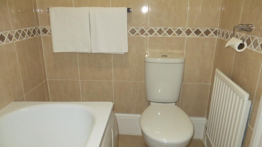 Ambassador Court Hotel هاي ويكومبْ الغرفة الصورة