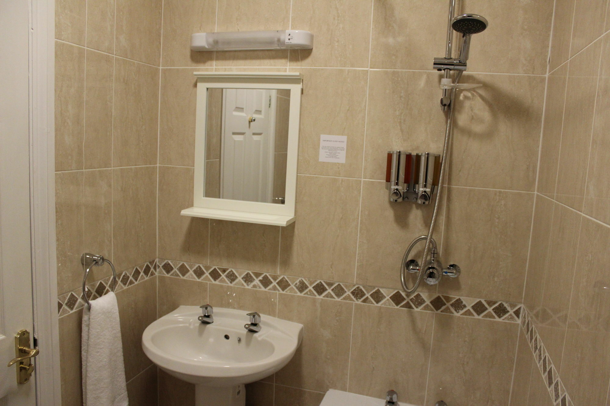 Ambassador Court Hotel هاي ويكومبْ المظهر الخارجي الصورة